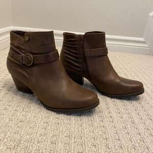 Size 9 Brown BareTraps Ankle Boots